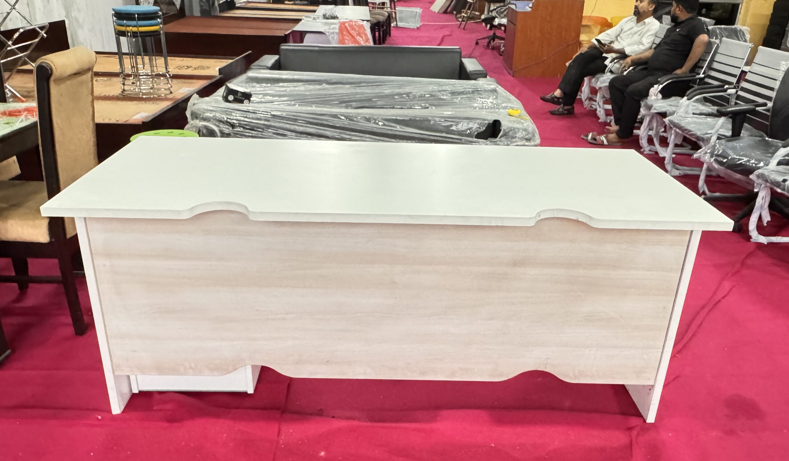 Office table - Image 3