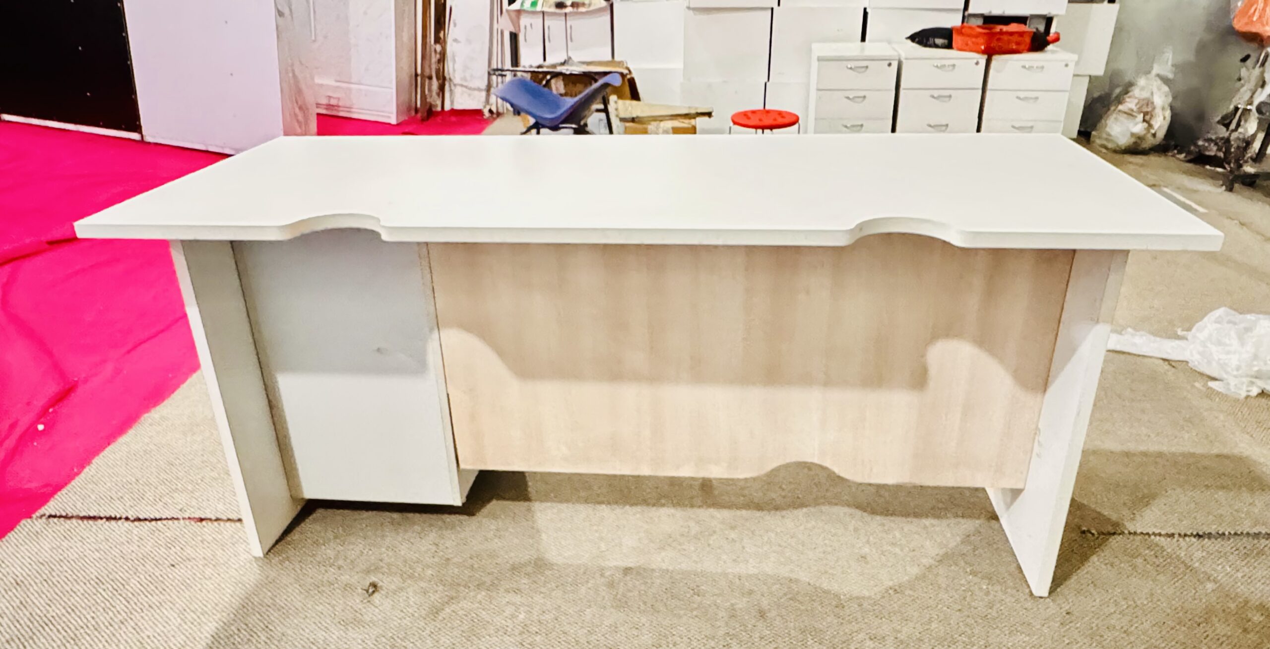 Office table - Image 6