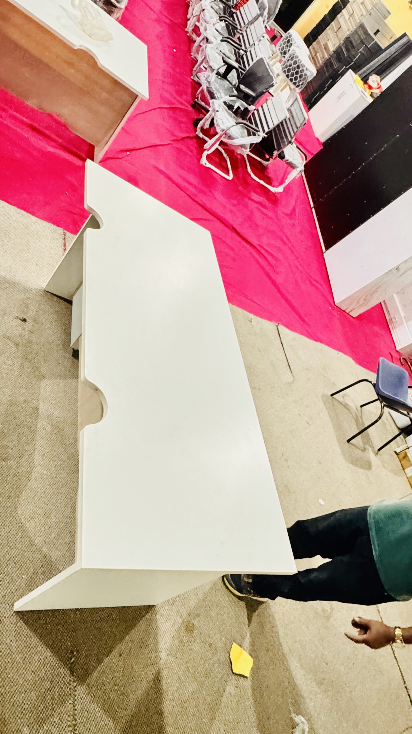 Office table - Image 4